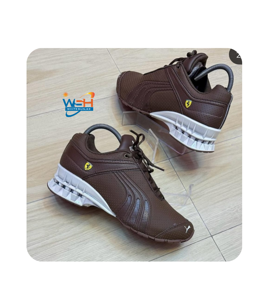 Athletic Shoes with Iridescent Heel