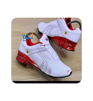 Athletic Shoes with Iridescent Heel