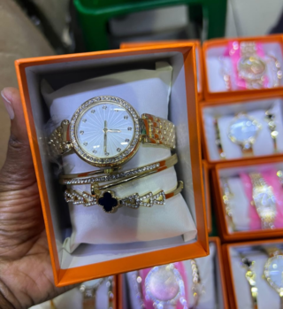 Valentine's Gift Set - 4 Pieces - Perfect for Your Loved One