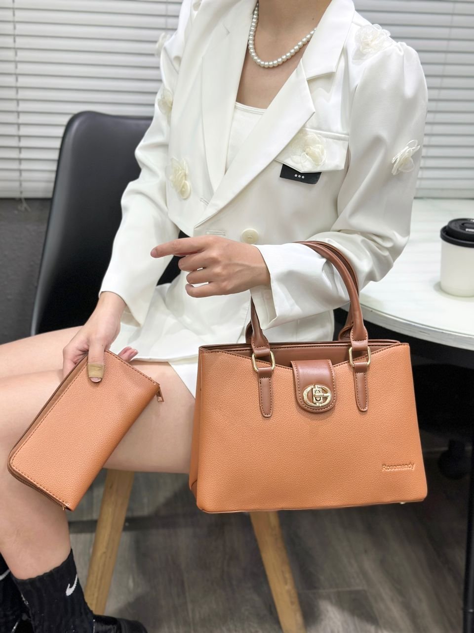 018# Whitesun 2in1 Fancy Flora Ladies Handbag- ideal birthday gift anniversary gift and Valentine’s Day gift idea for wife mom sister auntie girlfriend cousin grandmother- Brown colour - Image 3