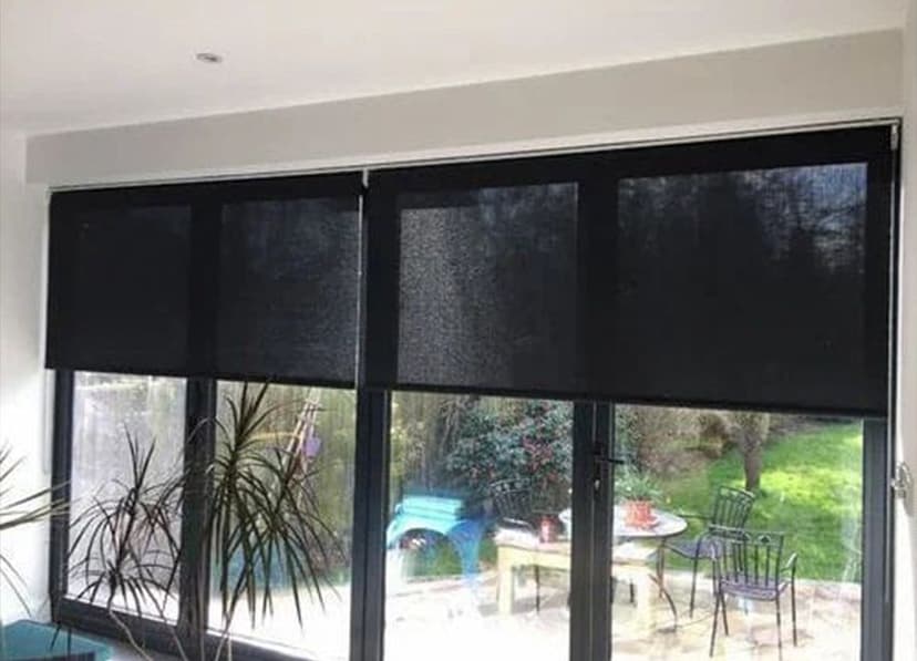 R_Il311_Black_Sunscreen_roller_blinds_23316a8dea