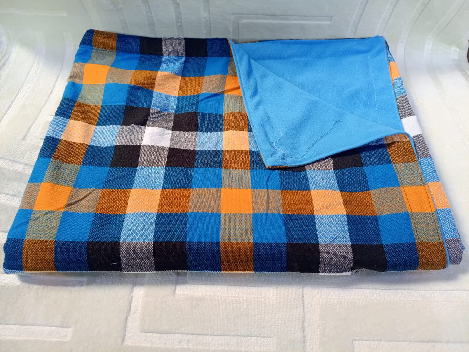 Maasai fleece blanket. - Image 15