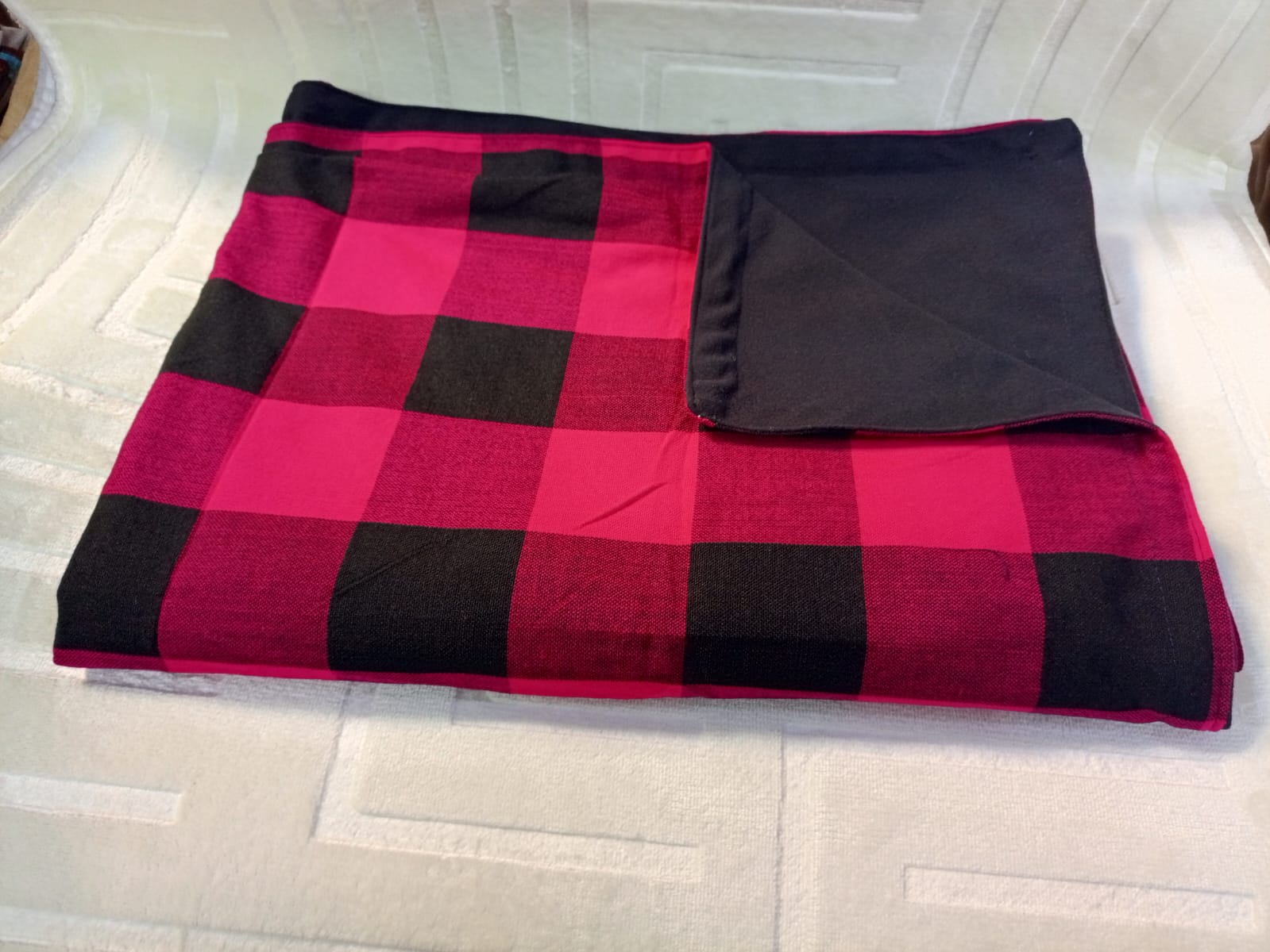Maasai fleece blanket. - Image 17