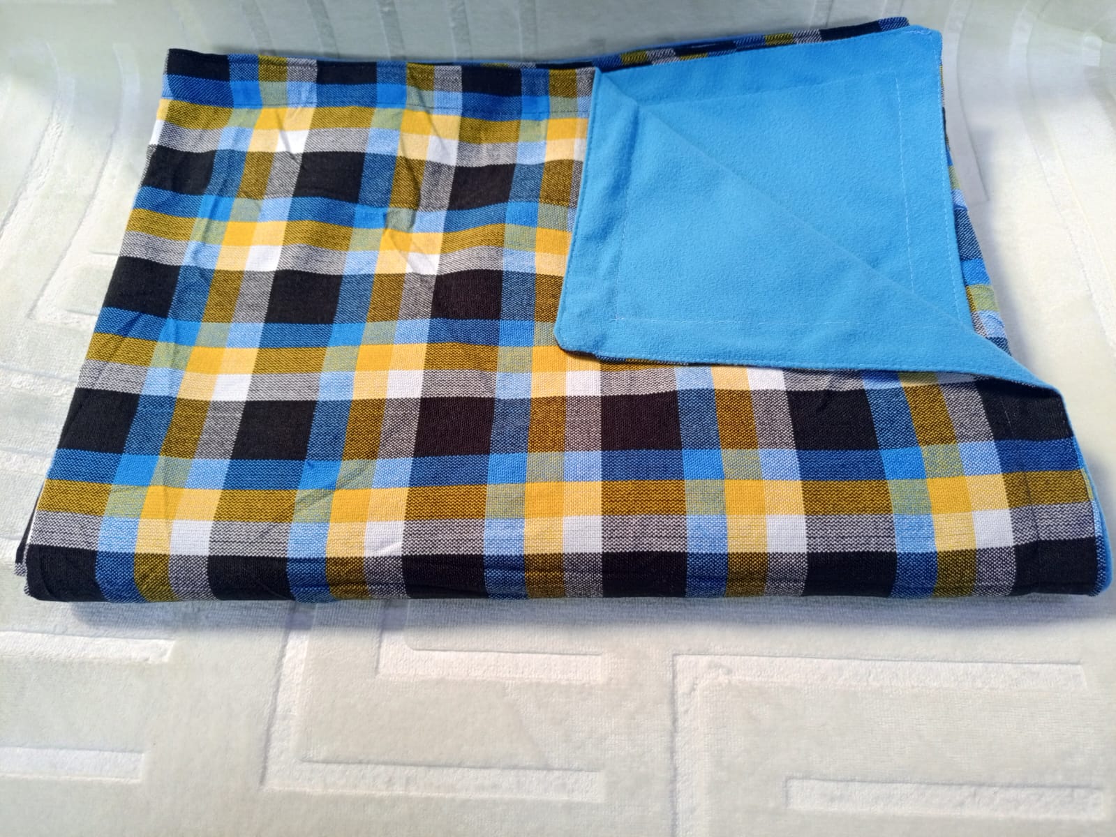 Maasai fleece blanket. - Image 16