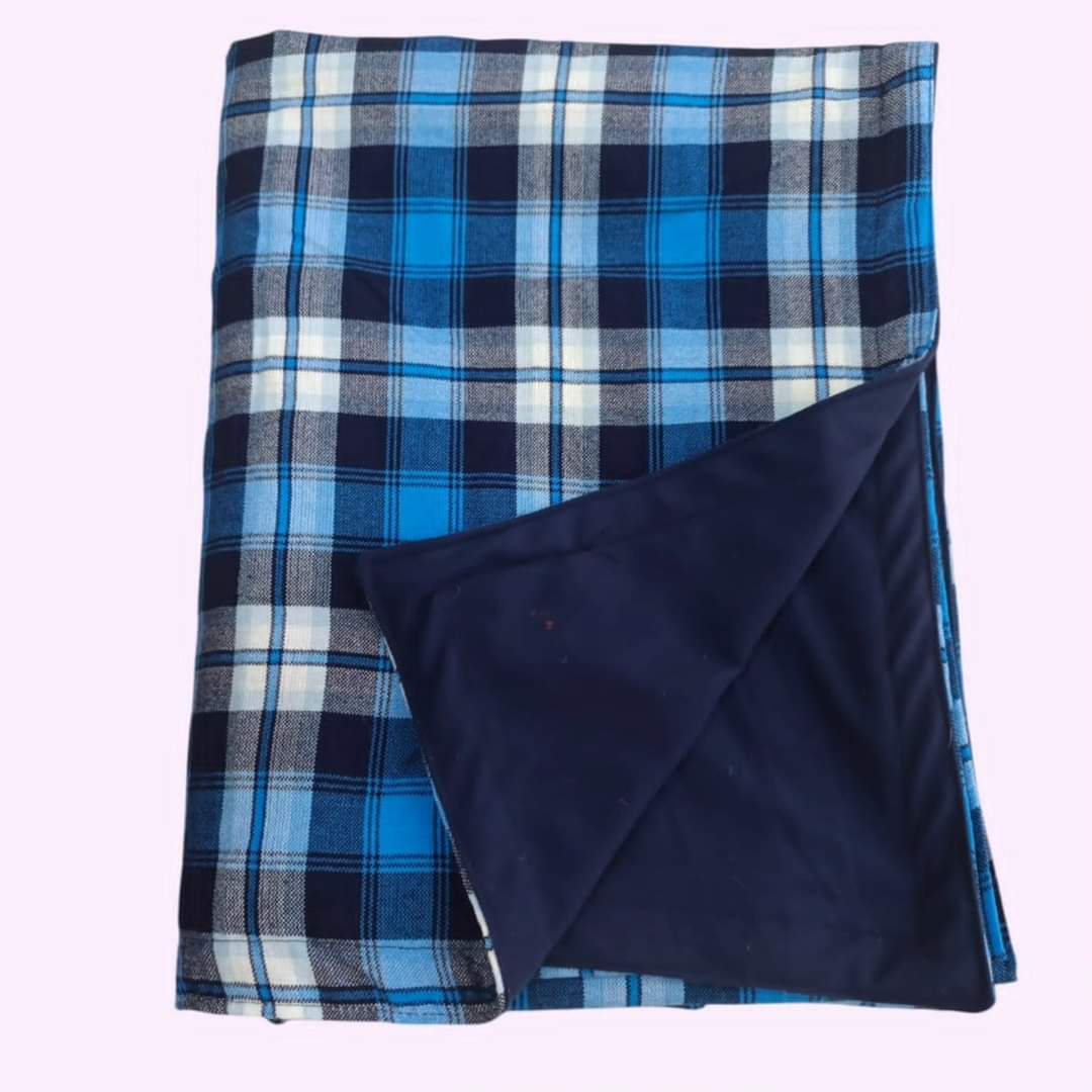 Maasai fleece blanket. - Image 9