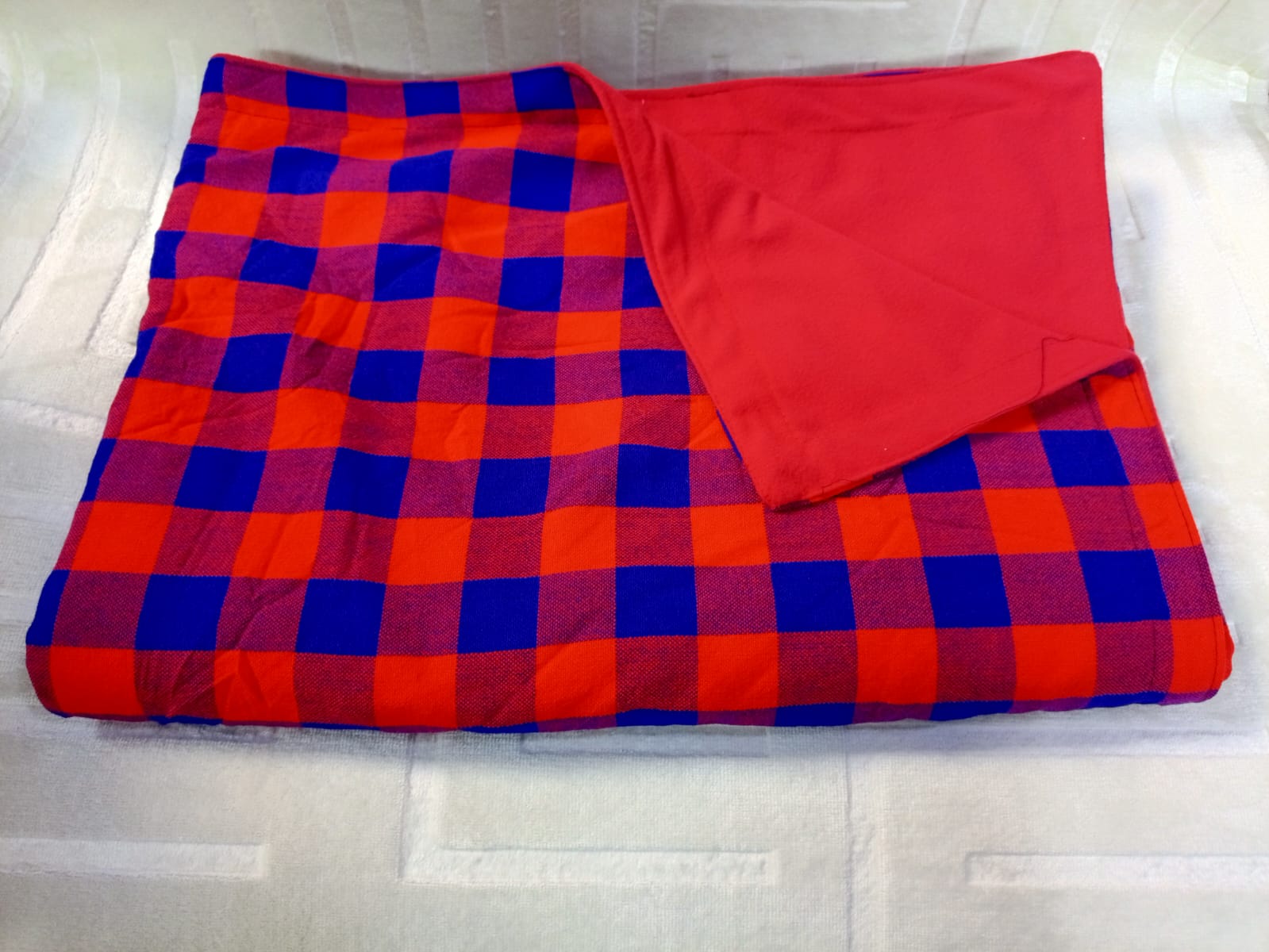 Maasai fleece blanket. - Image 12