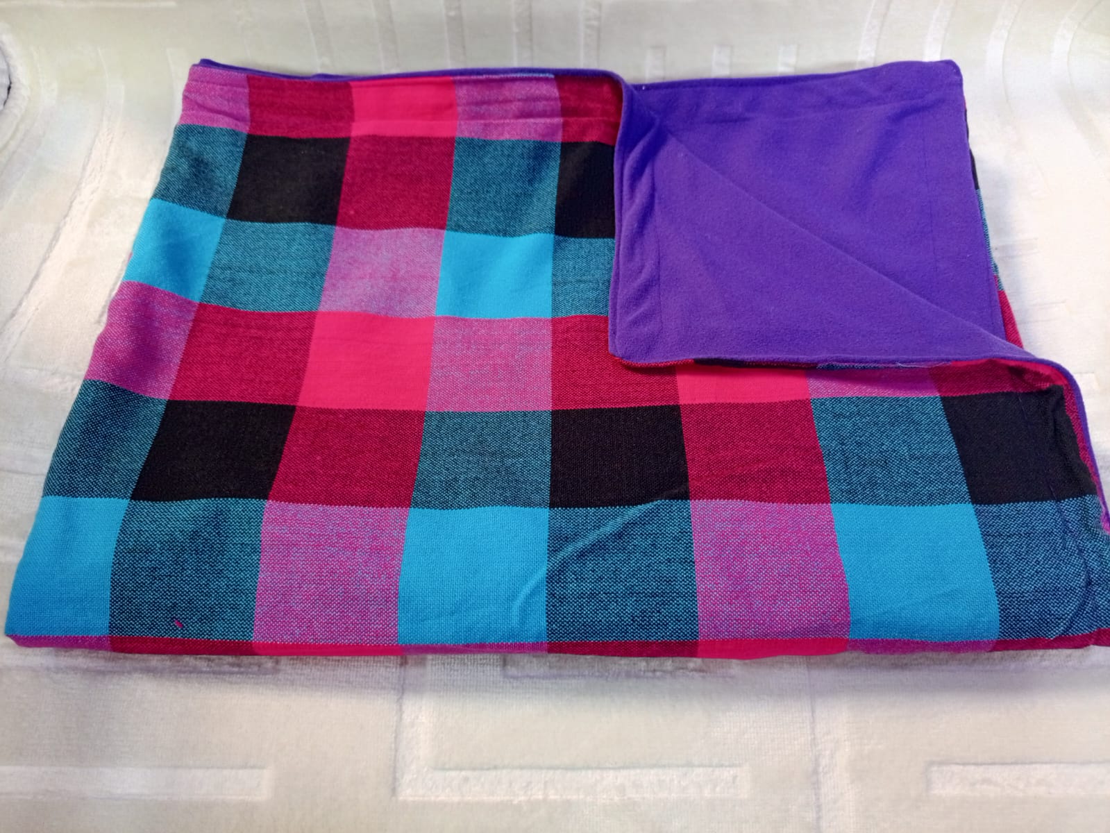 Maasai fleece blanket. - Image 8