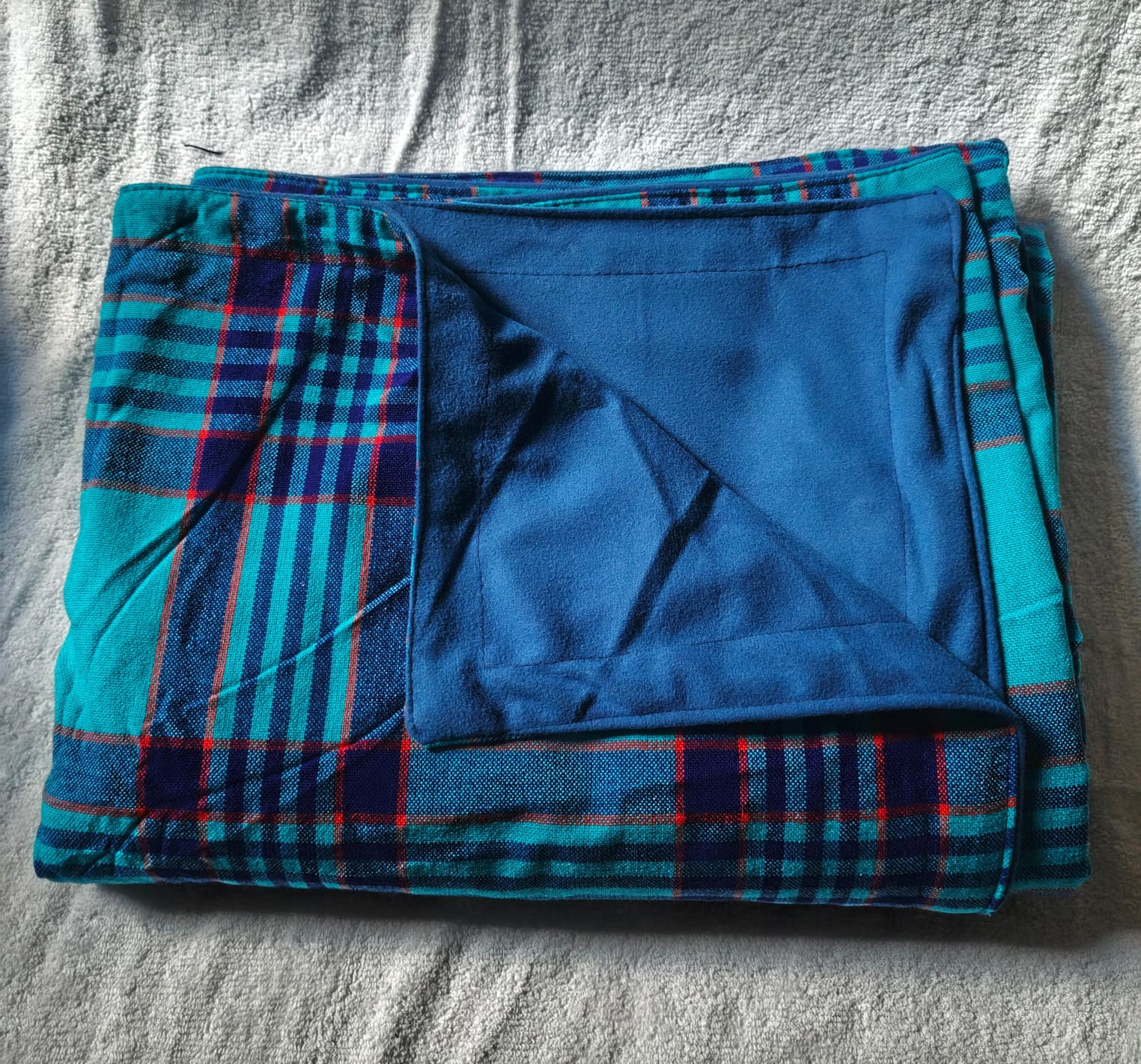 Maasai fleece blanket. - Image 5