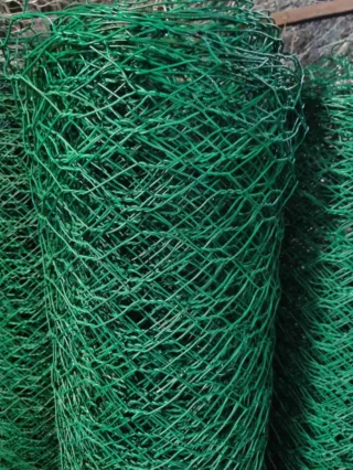 Triple twisted heavy Gauge Galvanized Pvc Coated Chain link fence 14-Gauge (4ft High;18mtrs)