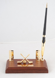 Penstand wood base with 2 golf clubs w/ memo card holder, 1pc ball point pen size: 5.75"(L)X3.5"(W)