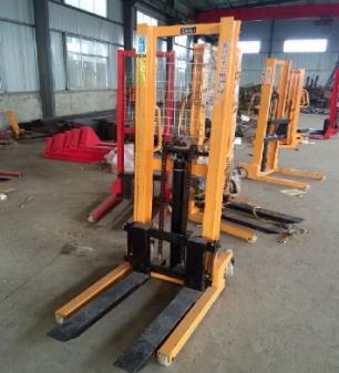 Stacker 2T (Height) 1500mm, (Lifting weight) 2 Ton (Dimension) 1500*780mm