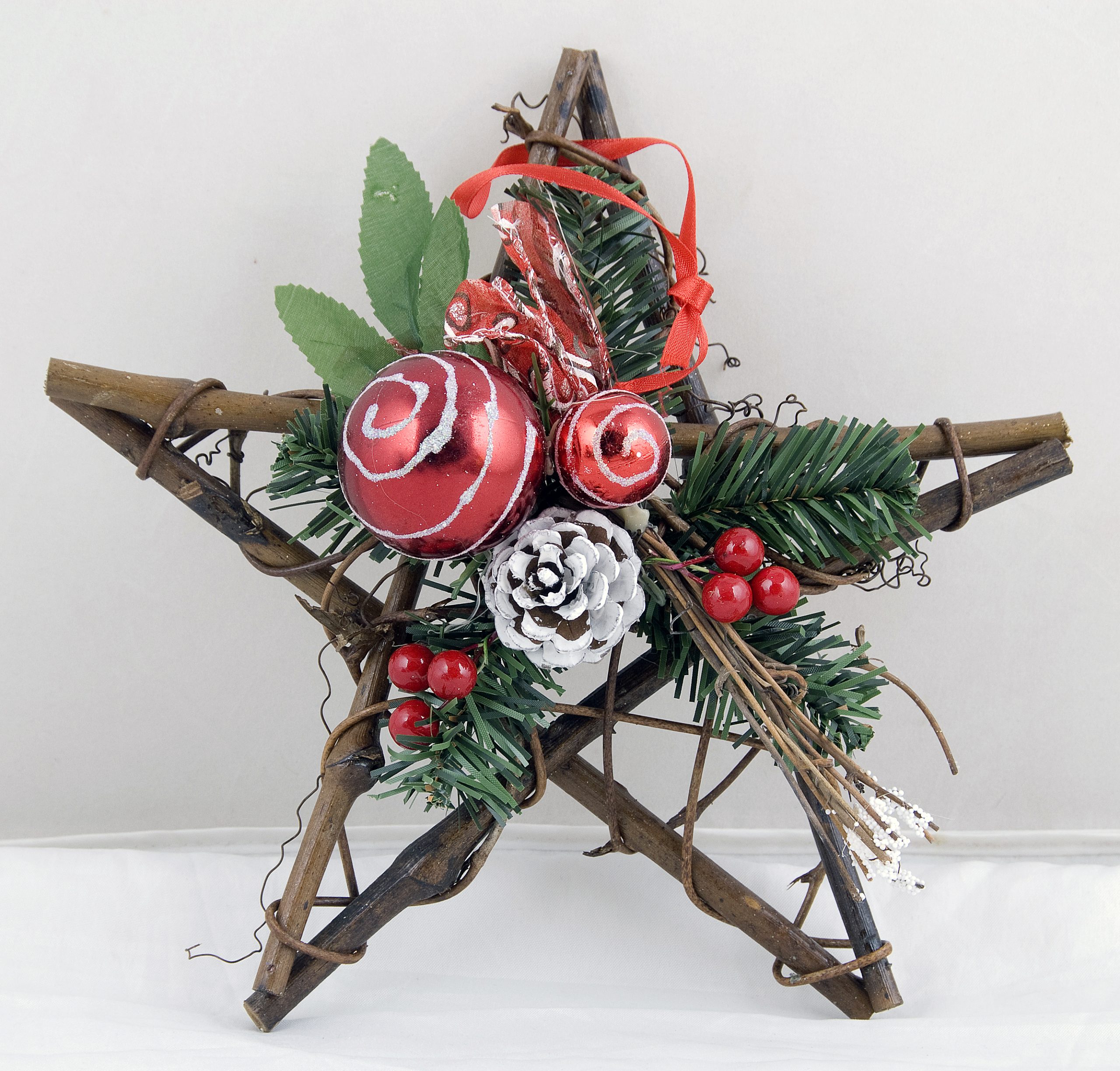 Hanging Christmas Star 10inch, Decorated On Wood Stick Red/Green/White